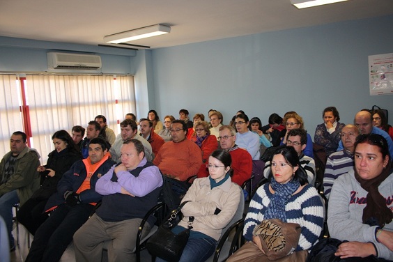 Personas asistentes en Andújar a este acto por el Día Internacional de las Personas con Discapacidad.