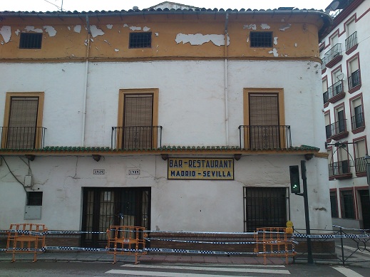 Edificio del Madrid-Sevilla en Andújar.