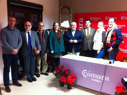 El alcalde de Andújar, Jesús Estrella, el concejal de Promoción Económica, Joaquín Luque, el presidente de la Cámara de Comercio e Industria de Andújar, Eduardo Criado y el gerente del Centro Comercial Abierto, Ángel Luis Calzado, entre otros asistentes.