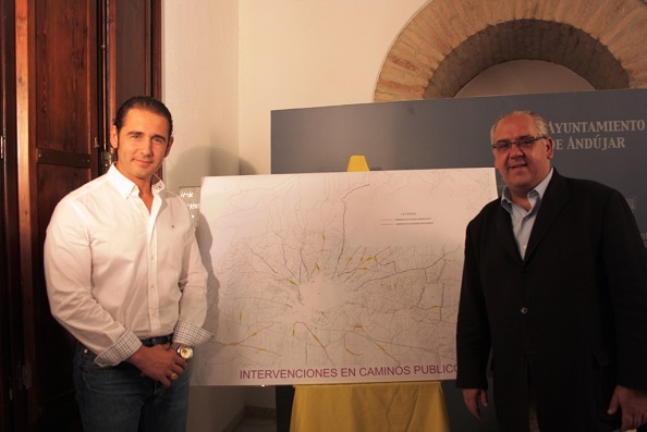 El alcalde de Andújar, Jesús Estrella, junto al concejal de Servicios e Infraestructuras Urbanas, Félix Caler.