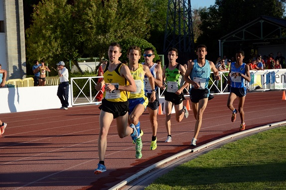 Diversos momentos de la prueba de atletismo.