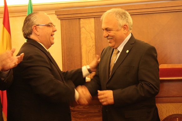 El alcalde de Andújar saluda a la delegación turca.