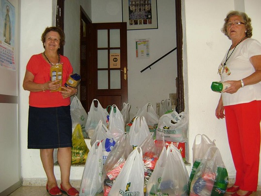 Una muestra de los alimentos recogidos por la Cofradía de la Vera Cruz.