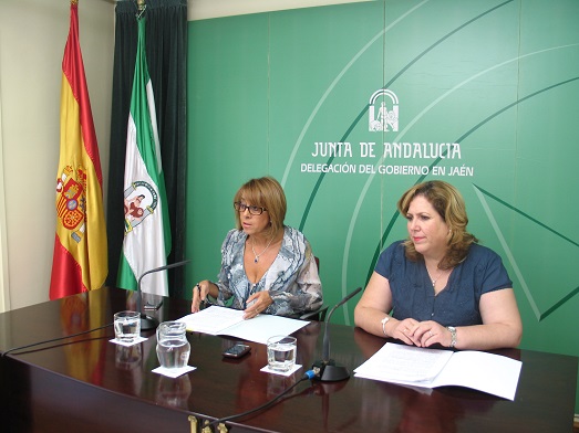 Purificación Gálvez y Ángeles Jiménez, en la rueda de prensa.