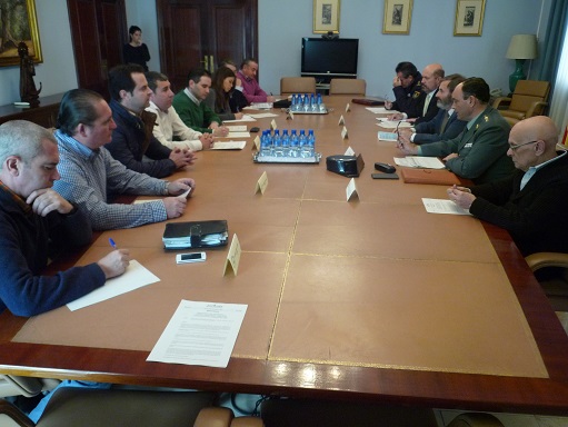 Juan Lillo se reúne con las organizaciones agrarias y fuerzas de seguridad.