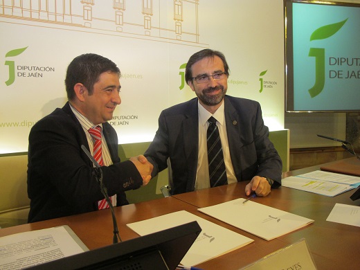 Francisco Reyes y Juan Gómez han firmado el convenio para el desarrollo del proyecto Predimed Plus.