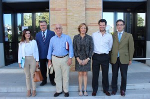Ortiz, con los miembros de Feragua, con los que se ha reunido en la sede de la Consejería, en Sevilla.