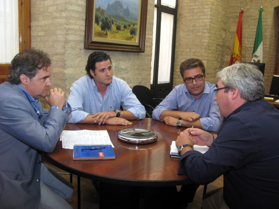 Bartolomé Cruz, a la derecha, junto a miembros de Agreca.