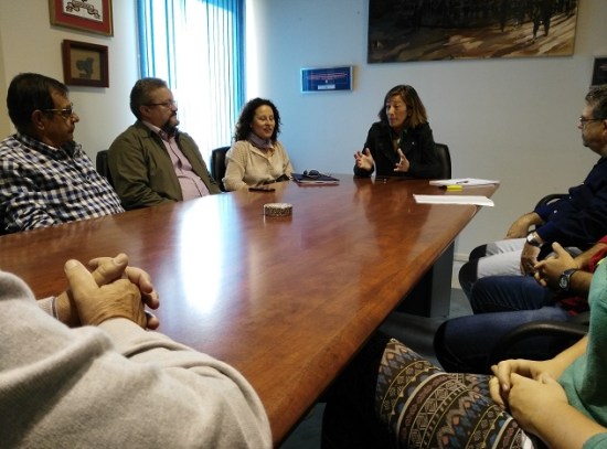Encarna Camacho se ha reunido con los representantes del movimiento social en Andújar “Un Paseo por la Ribera del Guadalquivir” .