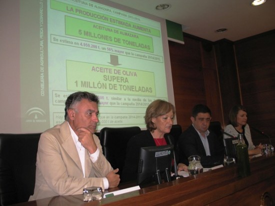 La consejera de Agricultura, Pesca y Desarrollo Rural. Carmen Ortiz, ha presentado hoy el aforo del olivar para la campaña 2015-2016. 