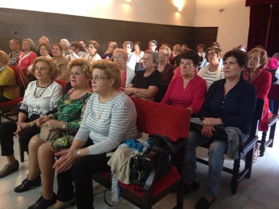 Asistentes a una de las charlas impartidas por los facultativos del Hospital de Andújar.