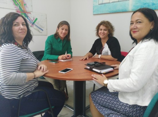 Reunión mantenida entre Encarna Camacho y representantes de ADEI.