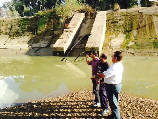 Alfonso Peralbo, José Antonio Oria y Ángel Barrilero visitaron la zona junto al río.