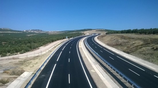 La Autovía del Olivar, recién construida.