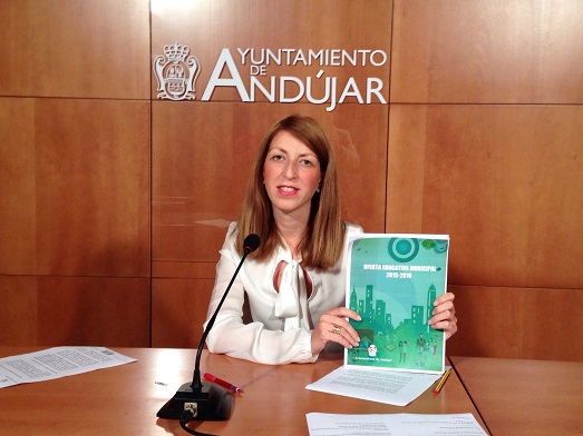 La Concejala de Educación del Ayuntamiento de Andújar, Alma Cámara.