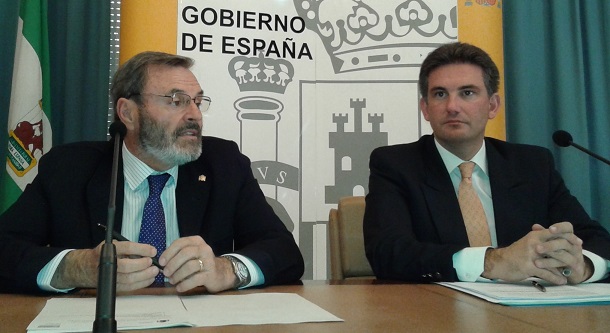 El subdelegado del Gobierno, Juan Lillo, ha presentado hoy esta campaña junto con el jefe provincial de Tráfico, Juan Diego Ramírez.