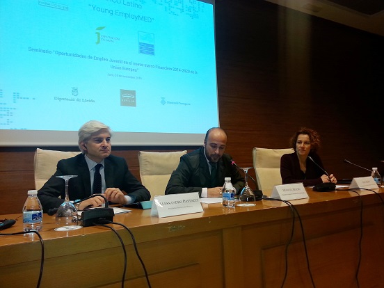 Manuel Hueso, en el centro, durante la apertura de este seminario sobre empleo juvenil.