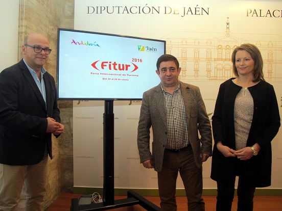 Manuel Fernández, Francisco Reyes y Ana Cobo, antes de presentar las propuestas turísticas que la provincia de Jaén mostrará en Fitur 2016. 