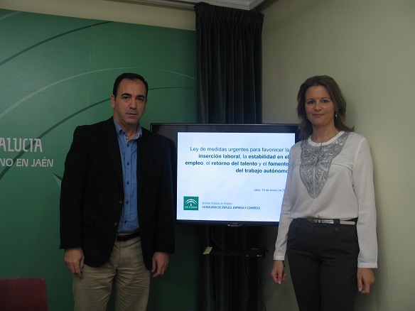 La delegada del Gobierno, Ana Cobo, ha presentado hoy en rueda de prensa esta Ley, acompañada del delegado territorial de Economía, Innovación, Ciencia y Empleo, Antonio de la Torre, 