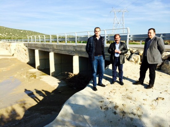 Juan Latorre y José Castro han visitado la obra ejecutada en la JV- 2338.