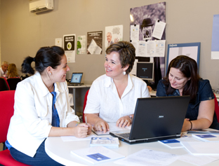 Usuarias de un centro Guadalinfo. Foto: Junta Andalucía.