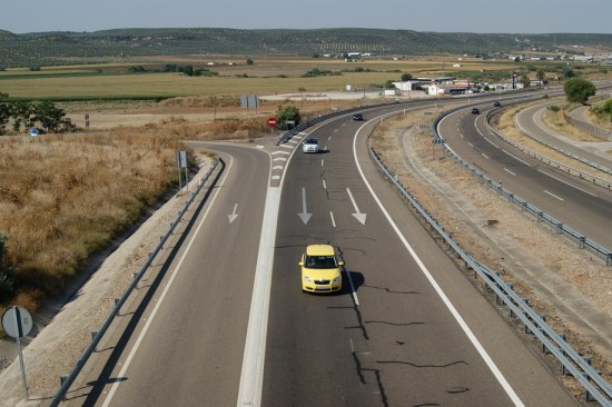 Circulación de vehículos en la A-4 (Autovía del Sur) en la provincia de Jaén.