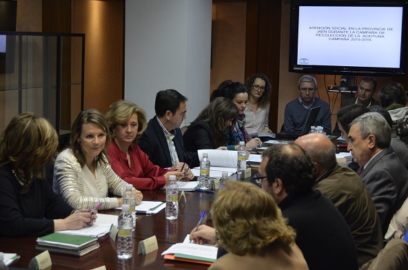 Ana Cobo presidió la reunión del Foro Provincial de la Inmigración. 