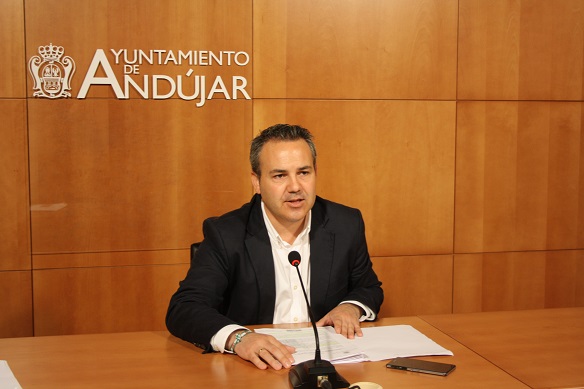 El Concejal de Turismo del Ayuntamiento de Andújar, Jesús del Moral, en rueda de prensa.