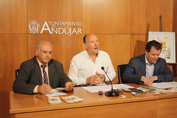 El Concejal de Agricultura del Ayuntamiento de Andújar, Luis Salas, el Diputado Provincial de Agricultura, Pedro Bruno, y el Delegado de Agricultura de la Junta de Andalucía en Jaén, Juan Balbín.