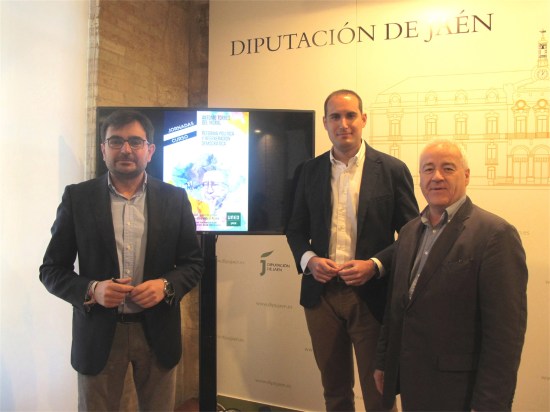 Juan Ángel Pérez, Juan Latorre y Andrés Medina, con el cartel de estas jornadas al fondo.