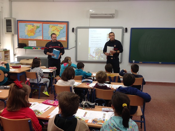 Una de las charlas impartidas por el Cuerpo de Bomberos del Ayuntamiento de Andújar.