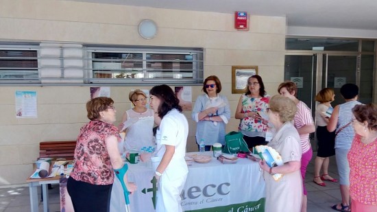 Mesa informativa sobre los cuidados del verano.