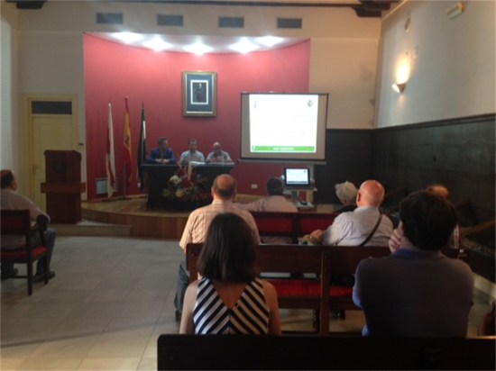 Encuentro de Manuel Fernández y Francisco Huertas con los empresarios turísticos iliturgitanos. 