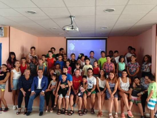 El alcalde de Andújar, Francisco Huertas, y Josefa Jurado asistieron a la clausura de la Escuela de Verano.