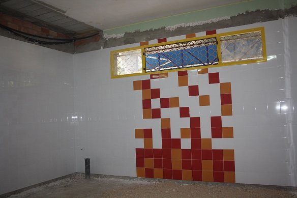 Mejora con los cambios de tabiques y azulejos en la Estación de Autobuses de Andújar.