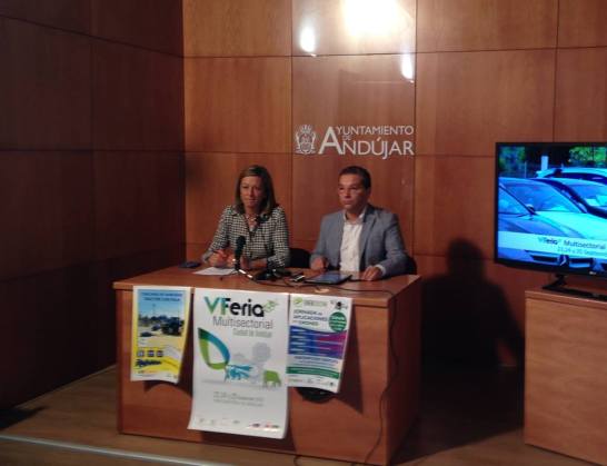 El Alcalde de Andújar, Paco Huertas y la Concejala de Promoción Local, Encarna Camacho, han presentado esta Feria Multisectorial.