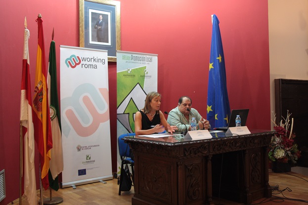 La concejala de Promoción Local, Encarna Camacho, ha inaugurado este Seminario en Andújar.