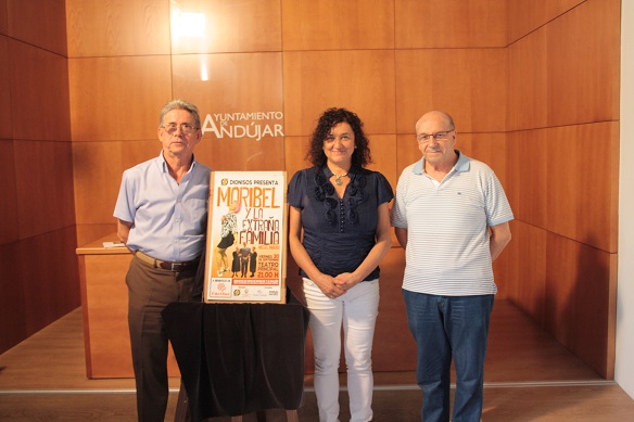 La concejala de Cultura, María José Bueno, asistió a la presentación de esta obra teatral.