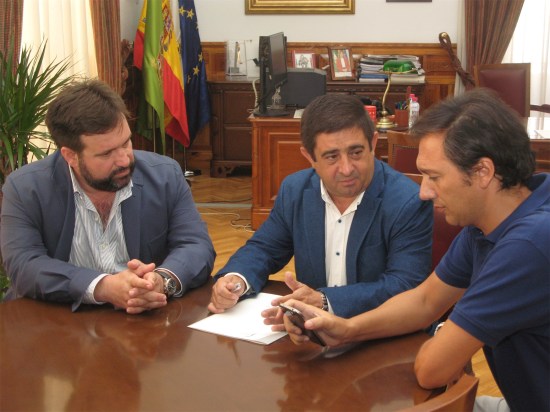 Manuel Alfonso Torres, Francisco Reyes y Mario Azañón, en la reunión mantenida en la Diputación de Jaén.