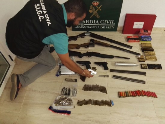 Armamento incautado al detenido en Linares. Foto: Guardia Civil.
