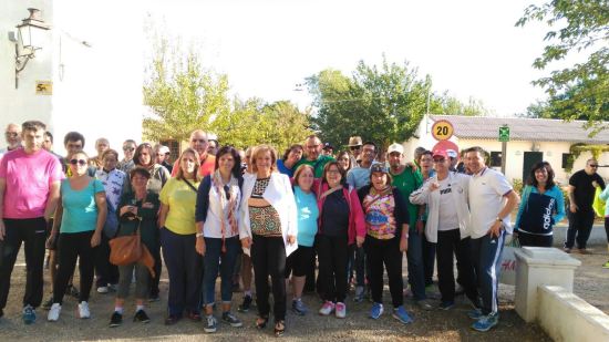 La delegada territorial de Igualdad, Salud y Políticas Sociales en Jaén, Teresa Vega, ha participado en esta caminata.