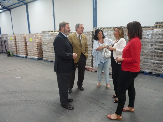 El subdelegado del Gobierno, Juan Lillo, ha visitado los almacenes de la Cruz Roja Española y el Banco de Alimentos.