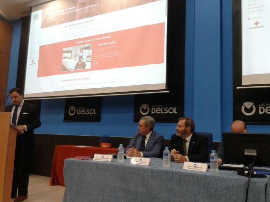 Juan Lillo, en el centro, durante la jornada presencial de la campaña "Sin denominación de origen".