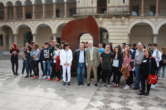 El artista Juan Méjica y el alcalde de Andújar, Paco Huertas, han presentado esta mañana esta exposición.