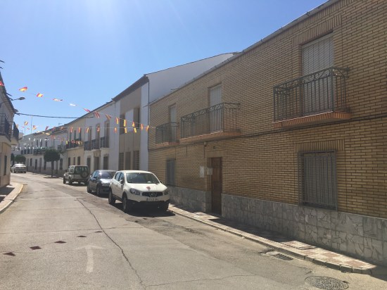 Bloque de viviendas en la calle San Roque, de Lopera.
