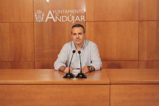 El concejal de Presidencia del Ayuntamiento de Andújar, Jesús del Moral, en rueda de prensa.
