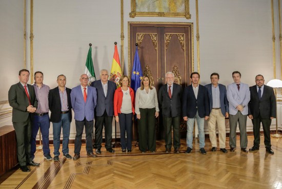Susana Díaz, con los representantes de las Organizaciones Profesionales Agrarias y las Cooperativas Agro-alimentarias de Andalucía. Foto: Junta de Andalucía.