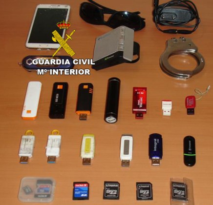 Material incautado al detenido. Foto: Guardia Civil.