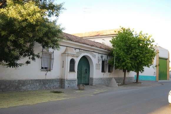 Fachada del antiguo Cuartel de la Guardia Civil, en Villanueva de la Reina.