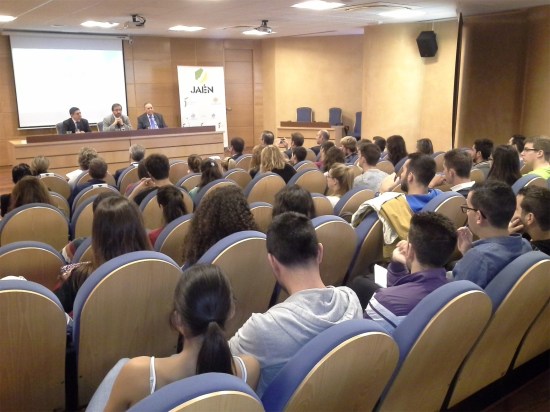 Primer encuentro de la iniciativa "De Jaén" con universitarios.